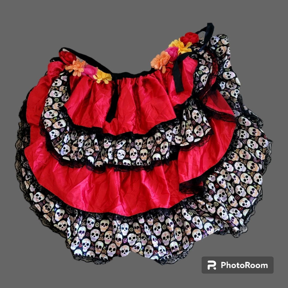 Sugar skull 💀 over skirt/apron